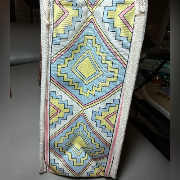 NWOT WAN & KELO Tote Western/Boho Aztec Print Large Zippered Canvas Tote - Picture 4 of 7